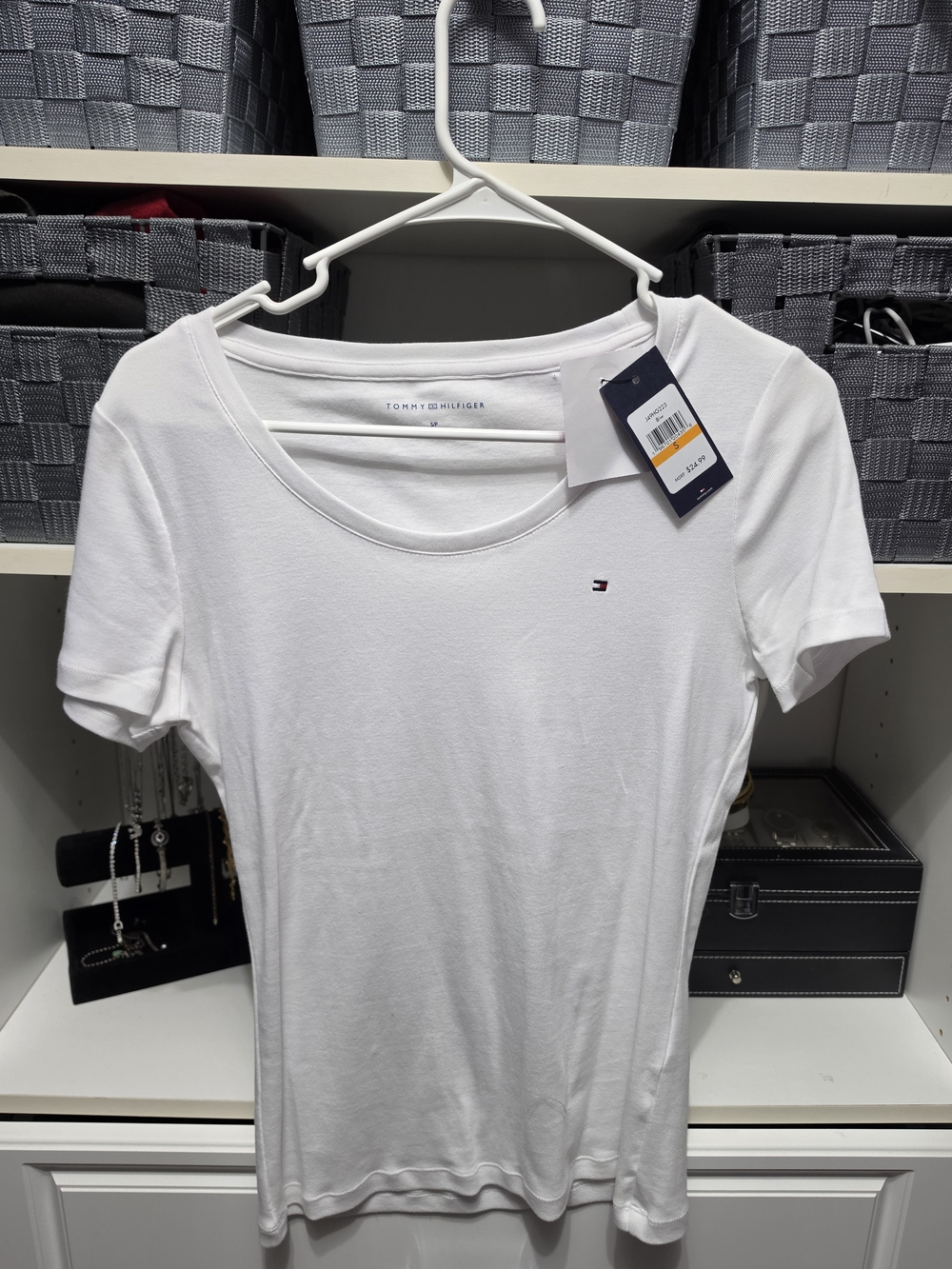 Tommy Hilfiger Women’s White Scoop Neck Short Sleeve Tee